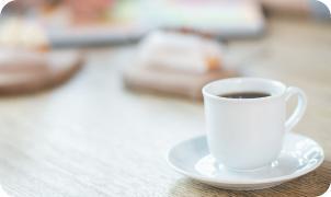 Kaffeetasse auf einem Tisch